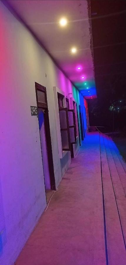 Kamla Guest House Kushinagar Exteriör bild