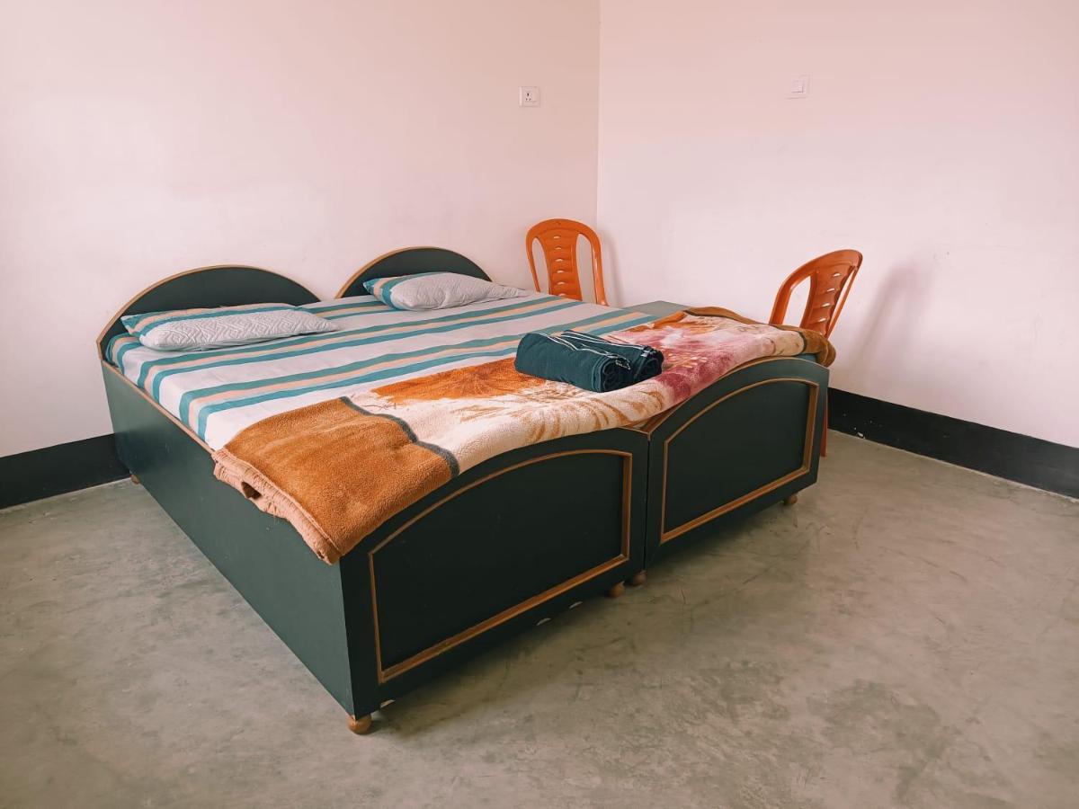 Kamla Guest House Kushinagar Exteriör bild