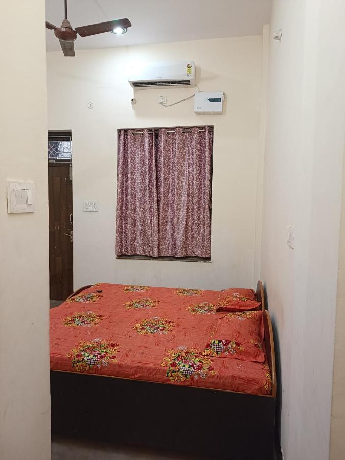 Kamla Guest House Kushinagar Exteriör bild