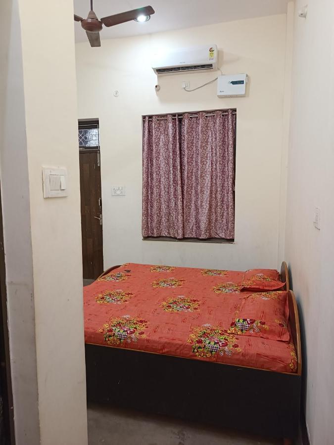 Kamla Guest House Kushinagar Exteriör bild